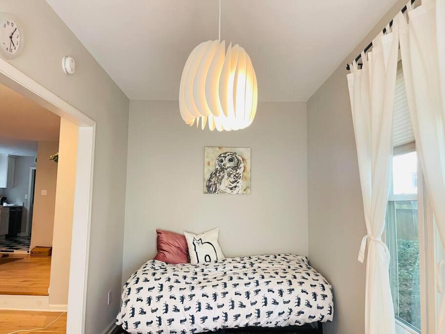 Villa Centrally Located House In High-end Neighborhood *