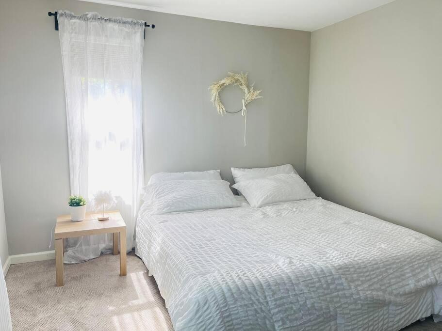 Centrally Located House In High-end Neighborhood *