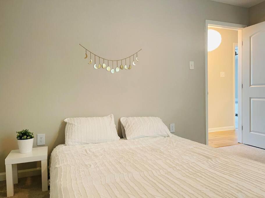 Centrally Located House In High-end Neighborhood Memphis