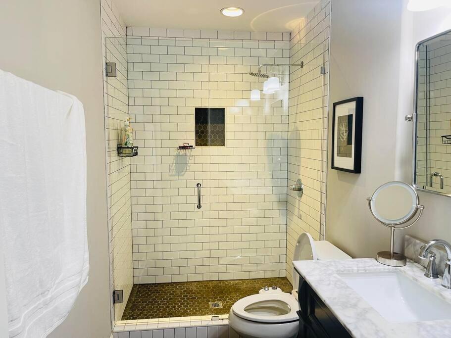 Centrally Located House In High-end Neighborhood