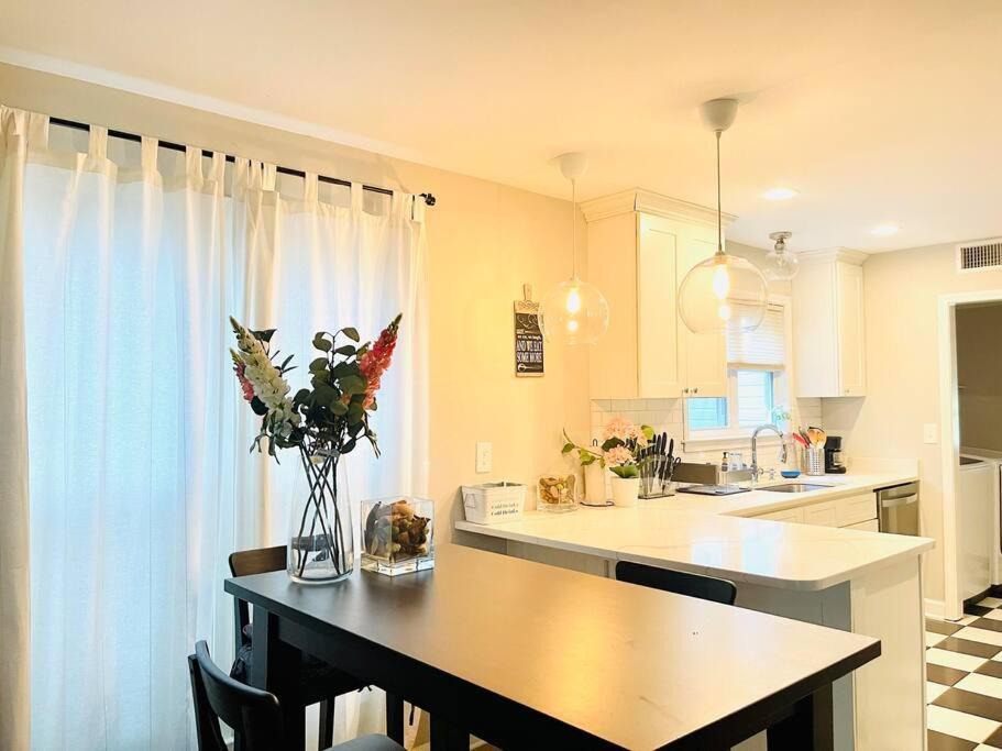 Centrally Located House In High-end Neighborhood * Memphis